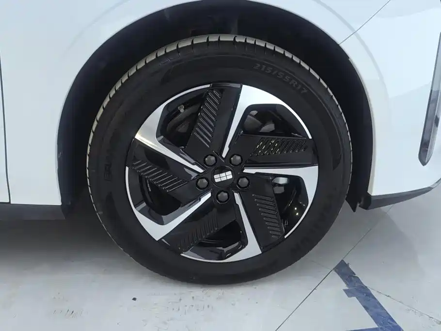 Geely Galaxy Galaxy L6 2025 2025 EM-i 140km Starship Edition