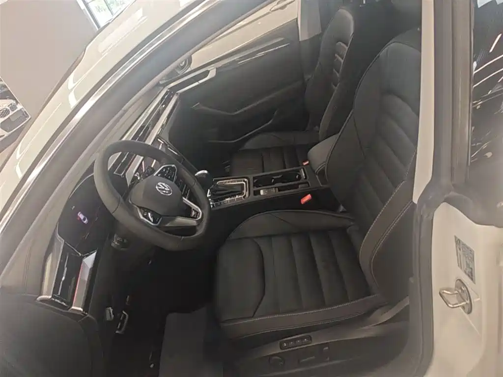 Volkswagen FAW-Volkswagen CC 2021 380TSI Eye-catching Edition фото 14