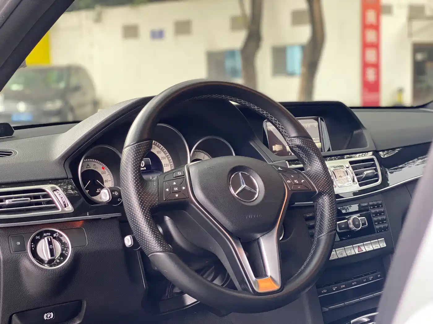 Mercedes-Benz E-Class 2015 E 260 L Sport Luxury фото 8