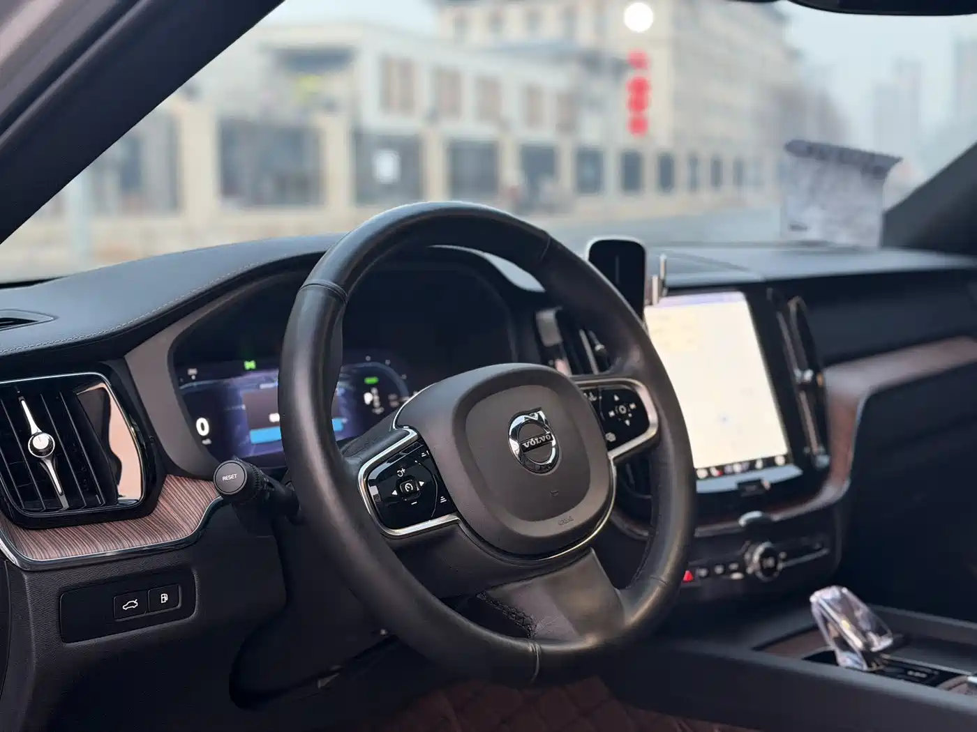 VOLVO XC60 PLUG IN HYBRID