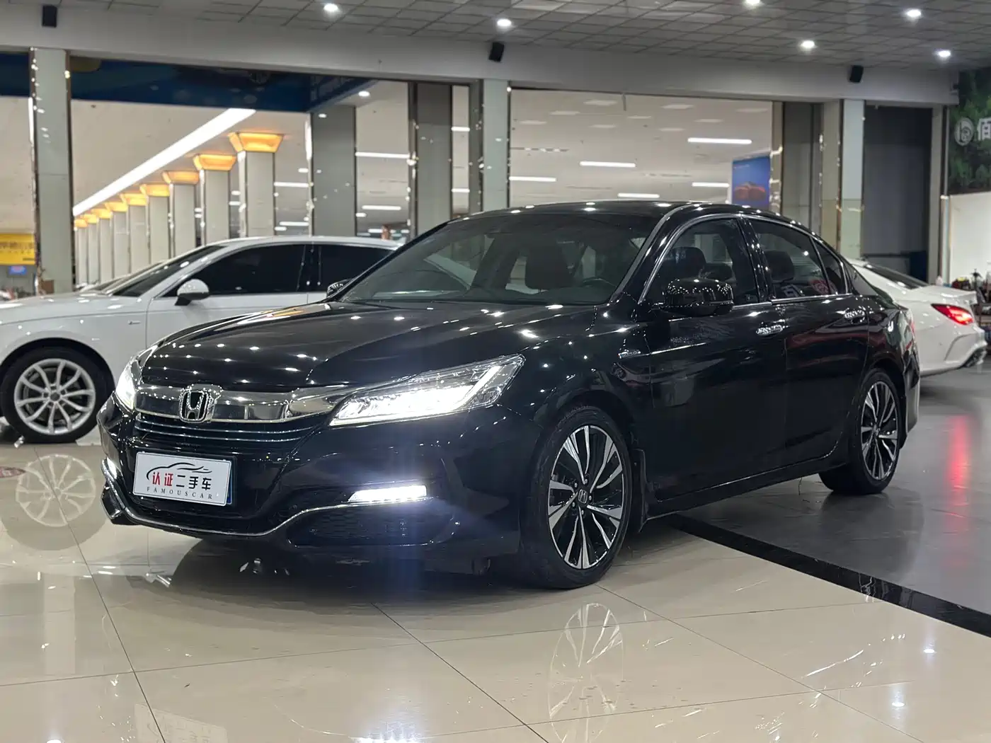 Фото 1 - Honda Accord