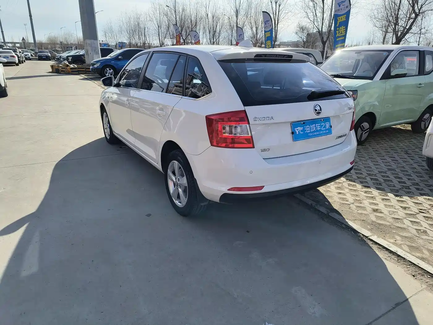 Škoda Skoda Rapid Spaceback 2016 Facelift 1.6L Automatic Innovation Edition фото 4