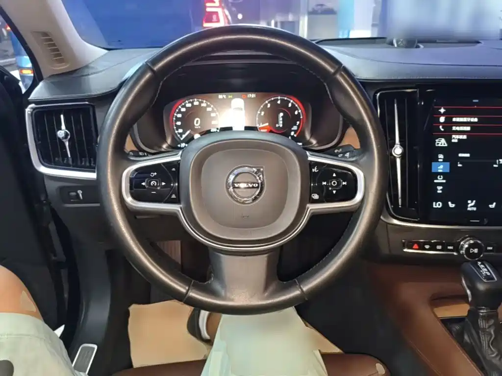 Фото 11 - Volvo S90