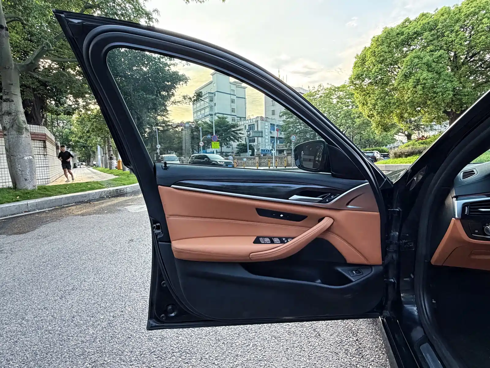 Photo 12 - BMW 5 Series
