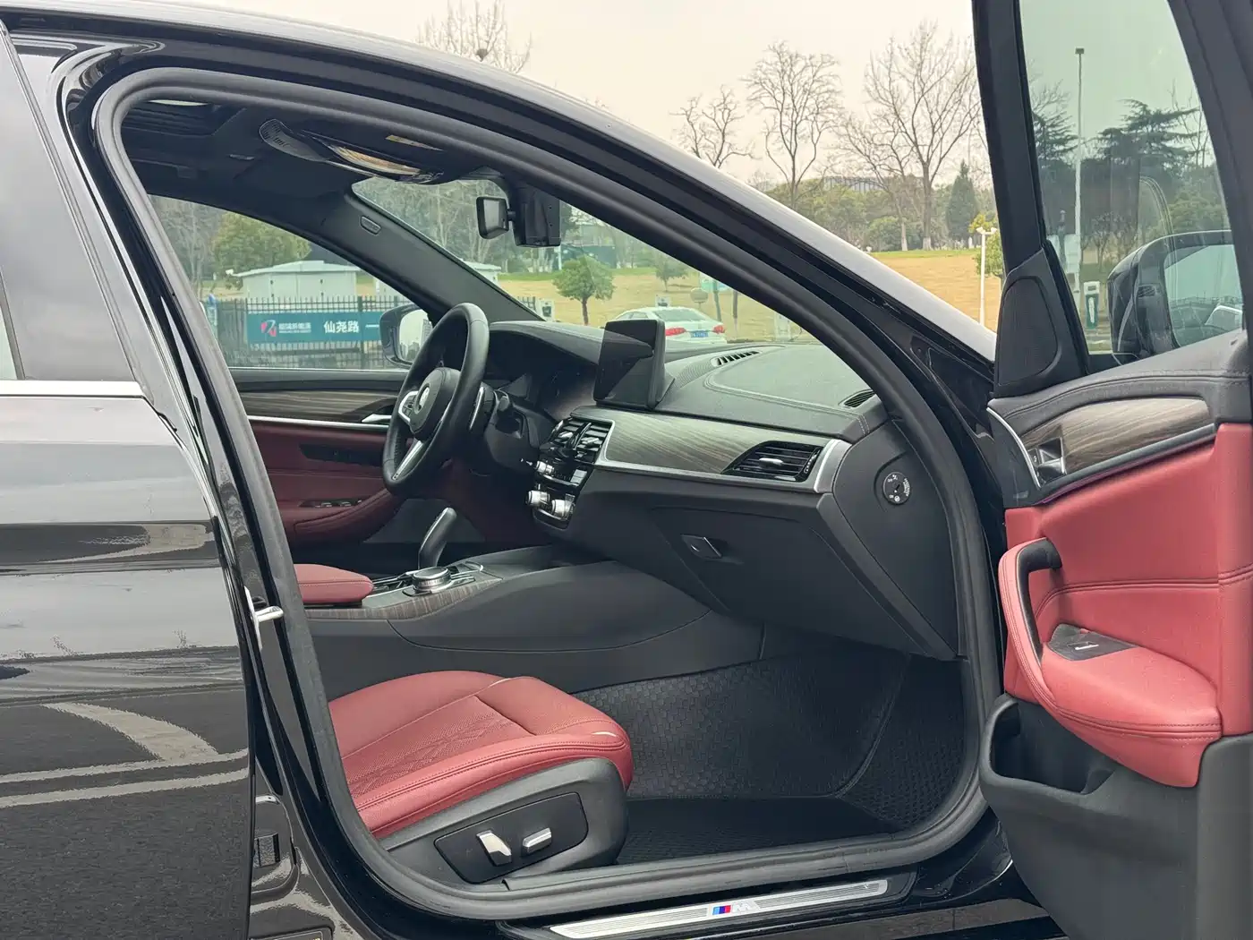 BMW 5 Series 2022 530Li Leading M Sport Package фото 14