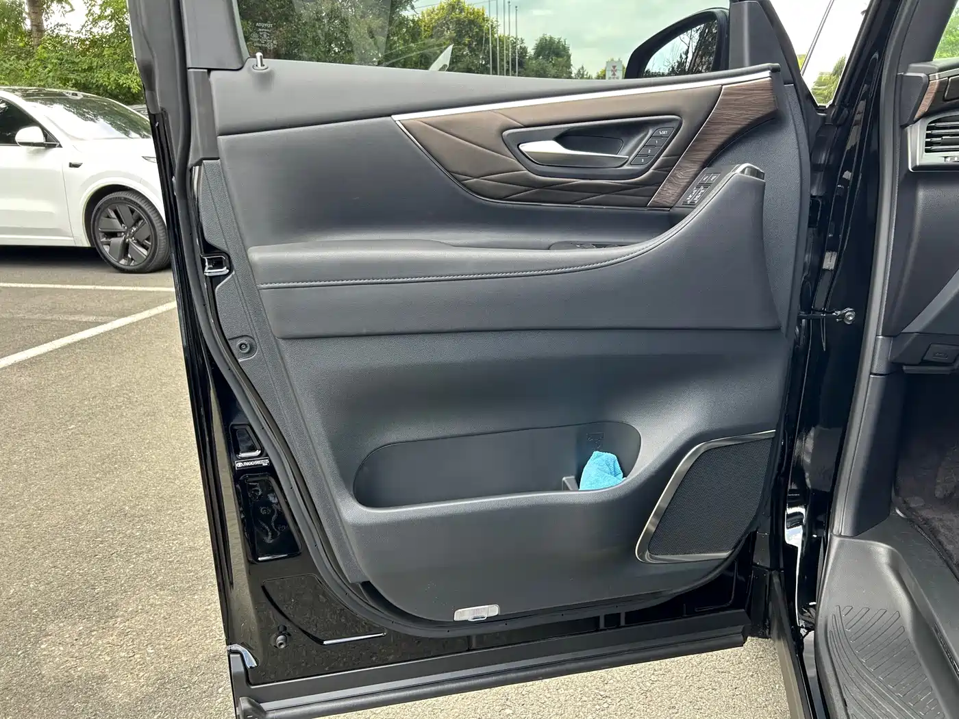 Toyota Vellfire 2025 2024 Crown Hybrid 2.5L Executive Premium Edition