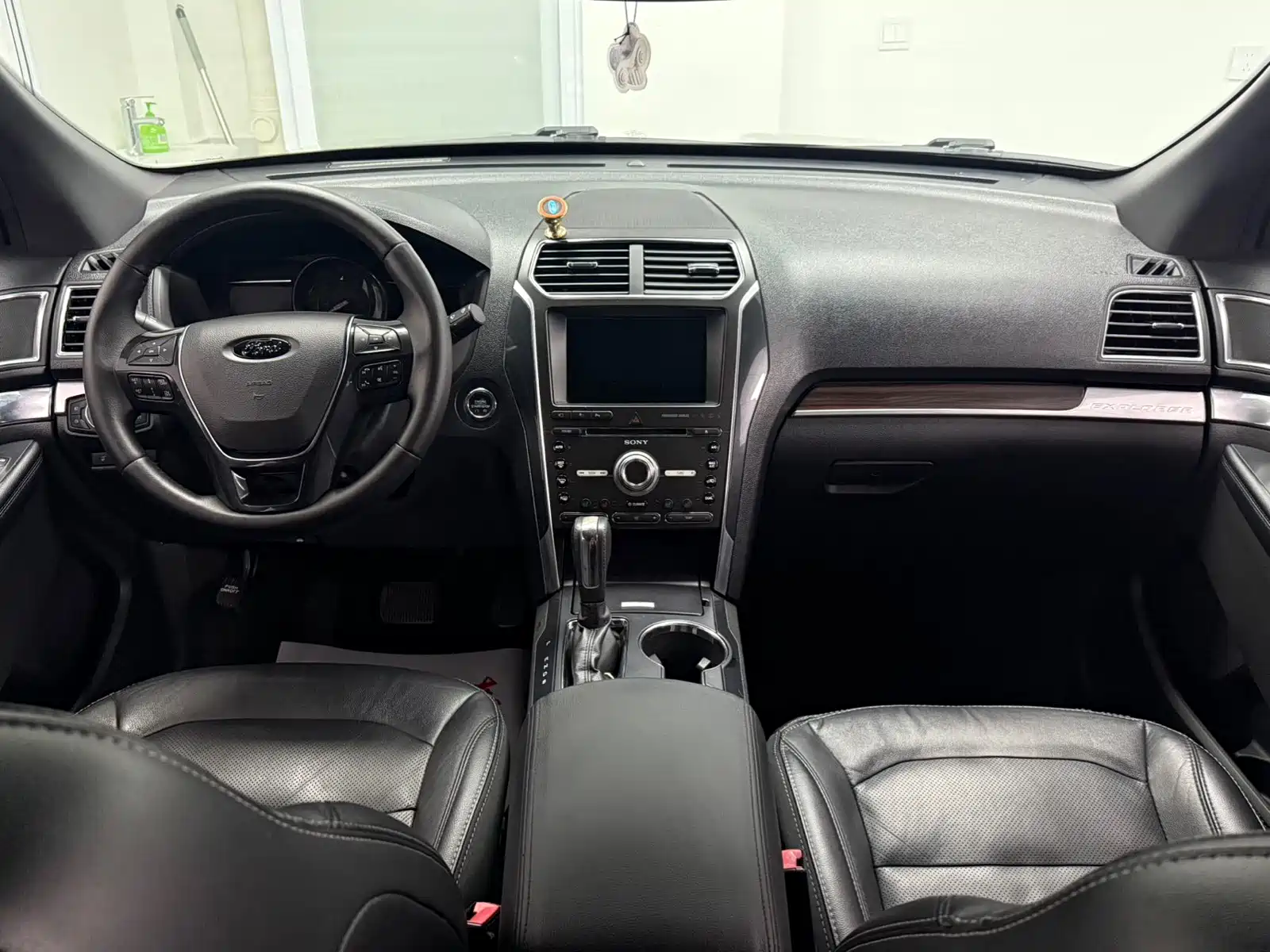 Photo 8 - Ford Explorer (Import)