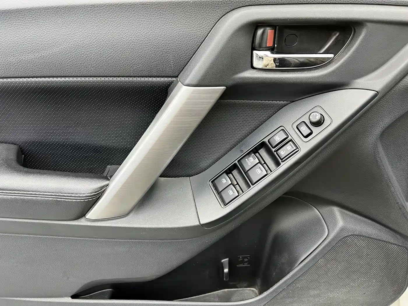 Subaru Forester 2014 2.0i Automatic Luxury Edition фото 8