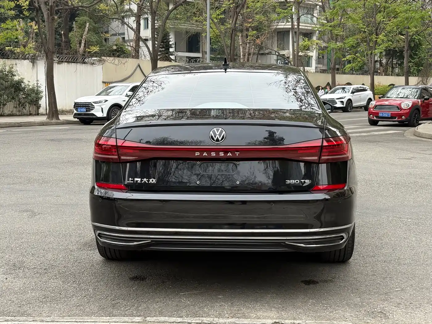 Volkswagen Passat 2024 380TSI Luxury фото 18