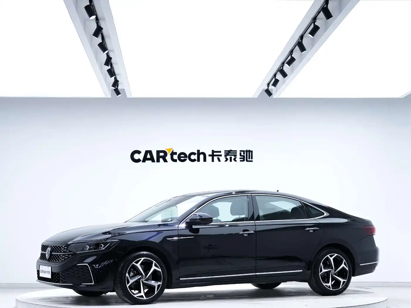 Volkswagen Passat 2023 Facelift 330TSI Starlight Luxury Edition