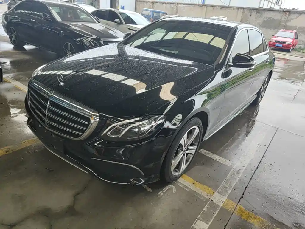 صورة 1 - Mercedes-Benz E-Class