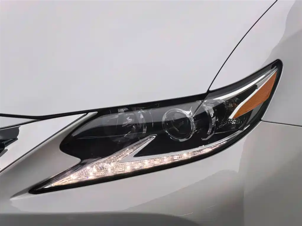 Lexus ES 2015 200 Elite Edition фото 17