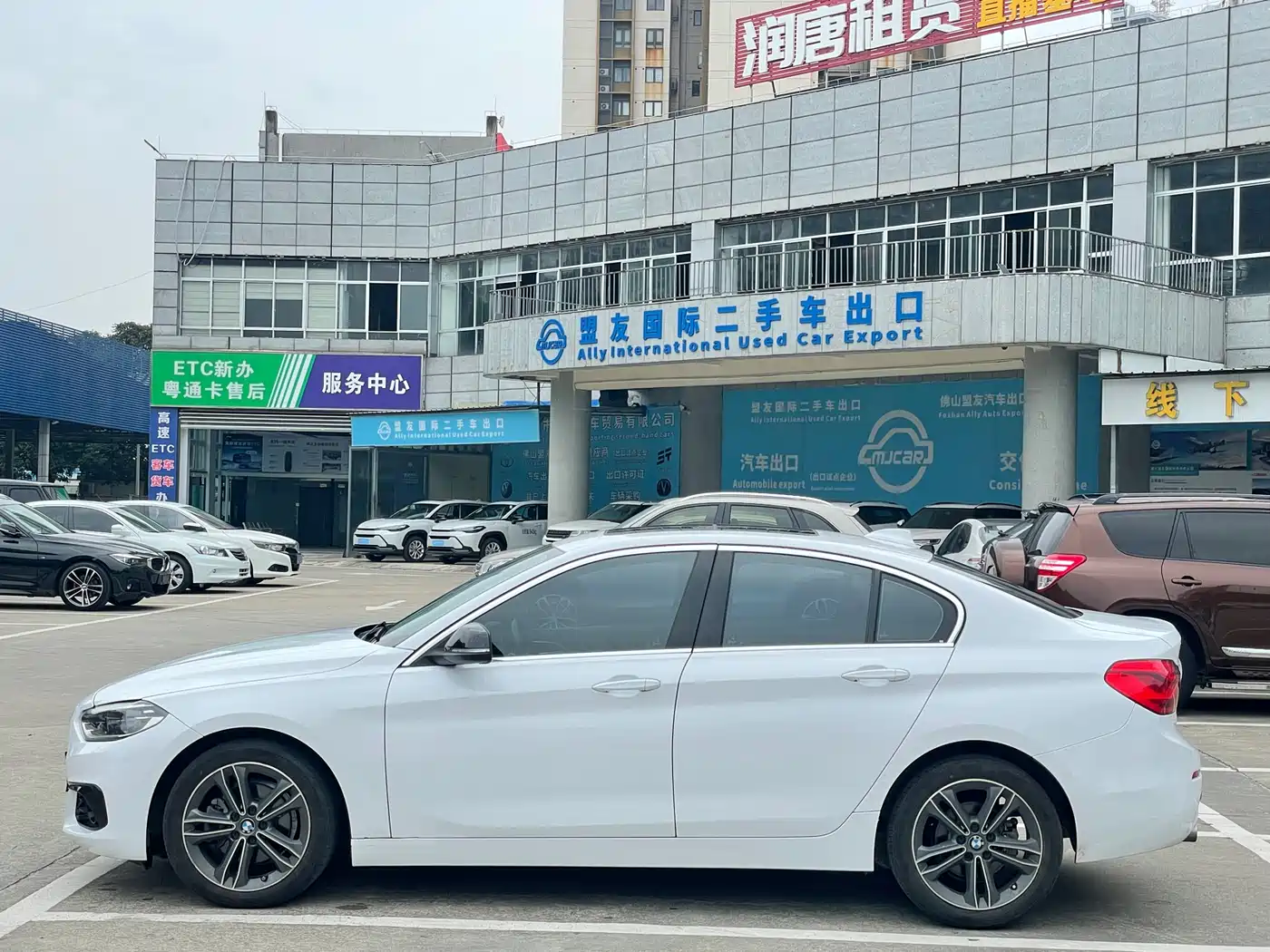 BMW 1 Series 2018 118i Sport Edition фото 38