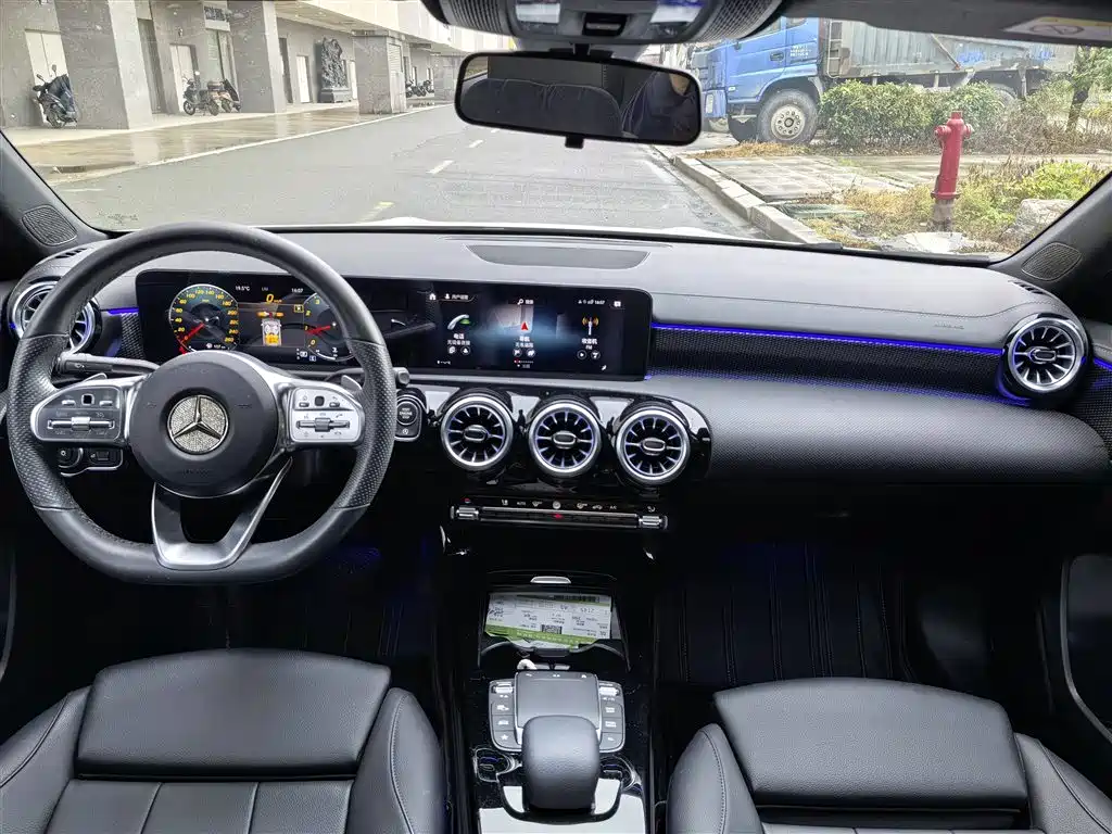 Mercedes-Benz A-Class 2022 A 200 L Sport Sedan Dynamic фото 6
