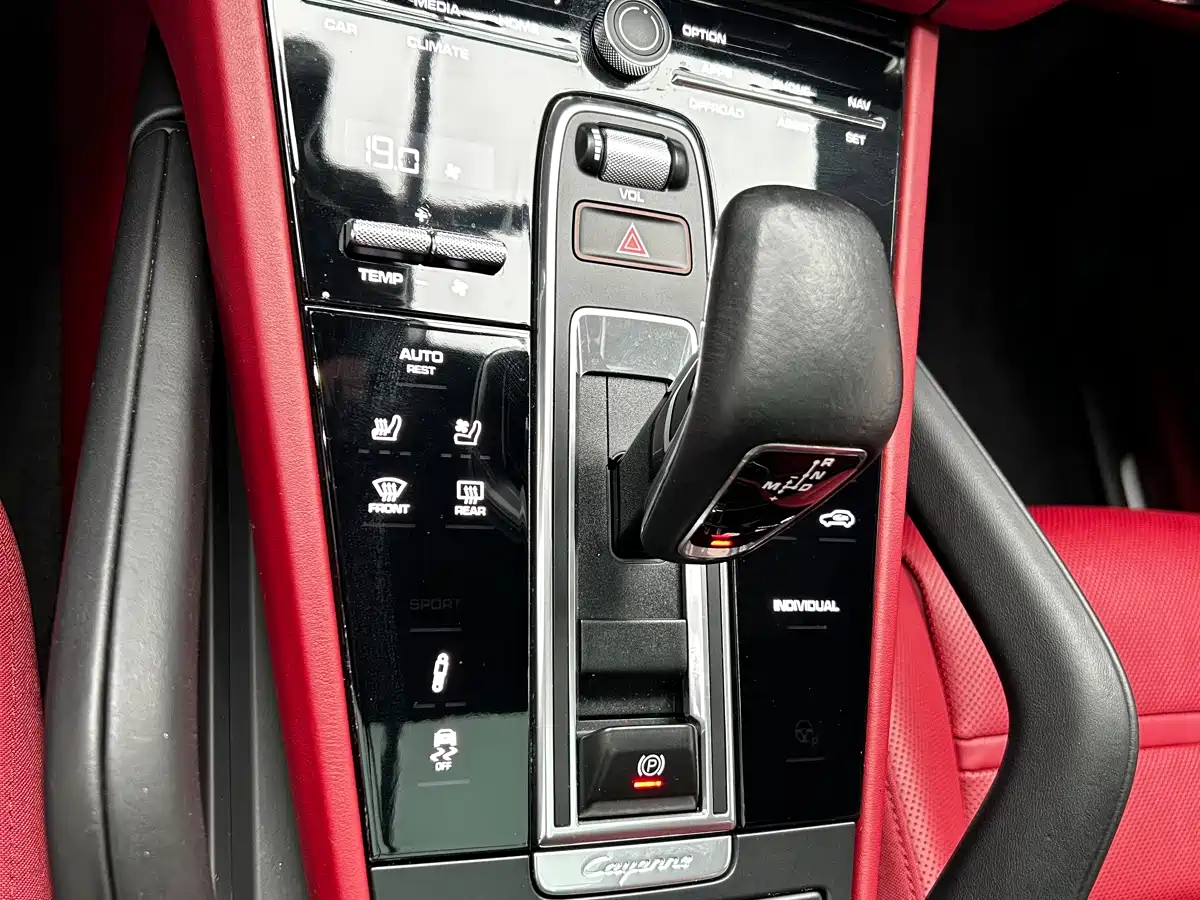 Porsche Cayenne New Energy 2023 Cayenne E-Hybrid 2.0T Platinum Edition фото 12