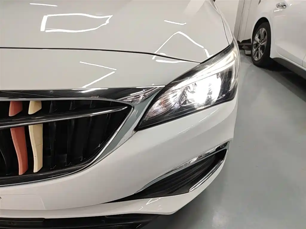 Buick Verano 2018 Sedan 20T Dual Clutch Leading фото 24