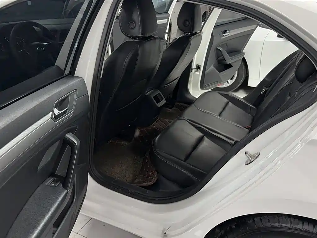 Volkswagen Lamando 2017 230TSI DSG Trend Edition фото 15