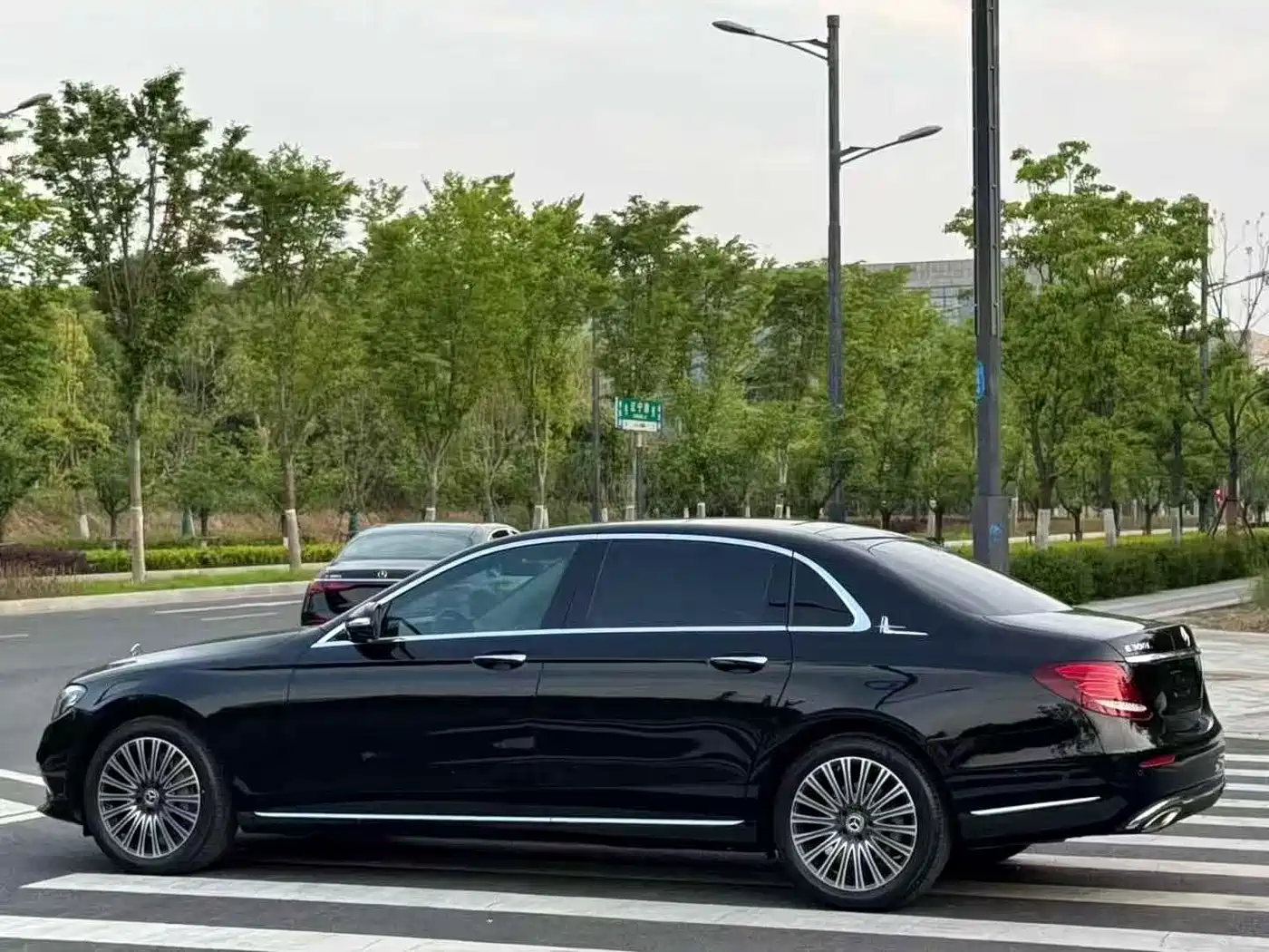 Mercedes-Benz E-Class 2020 E 300 L Fashion фото 7