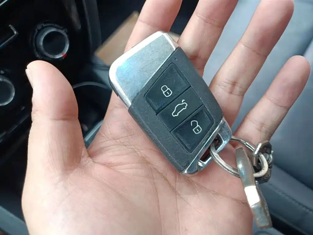Volkswagen Sagitar 2017 1.6L Automatic Comfort фото 9