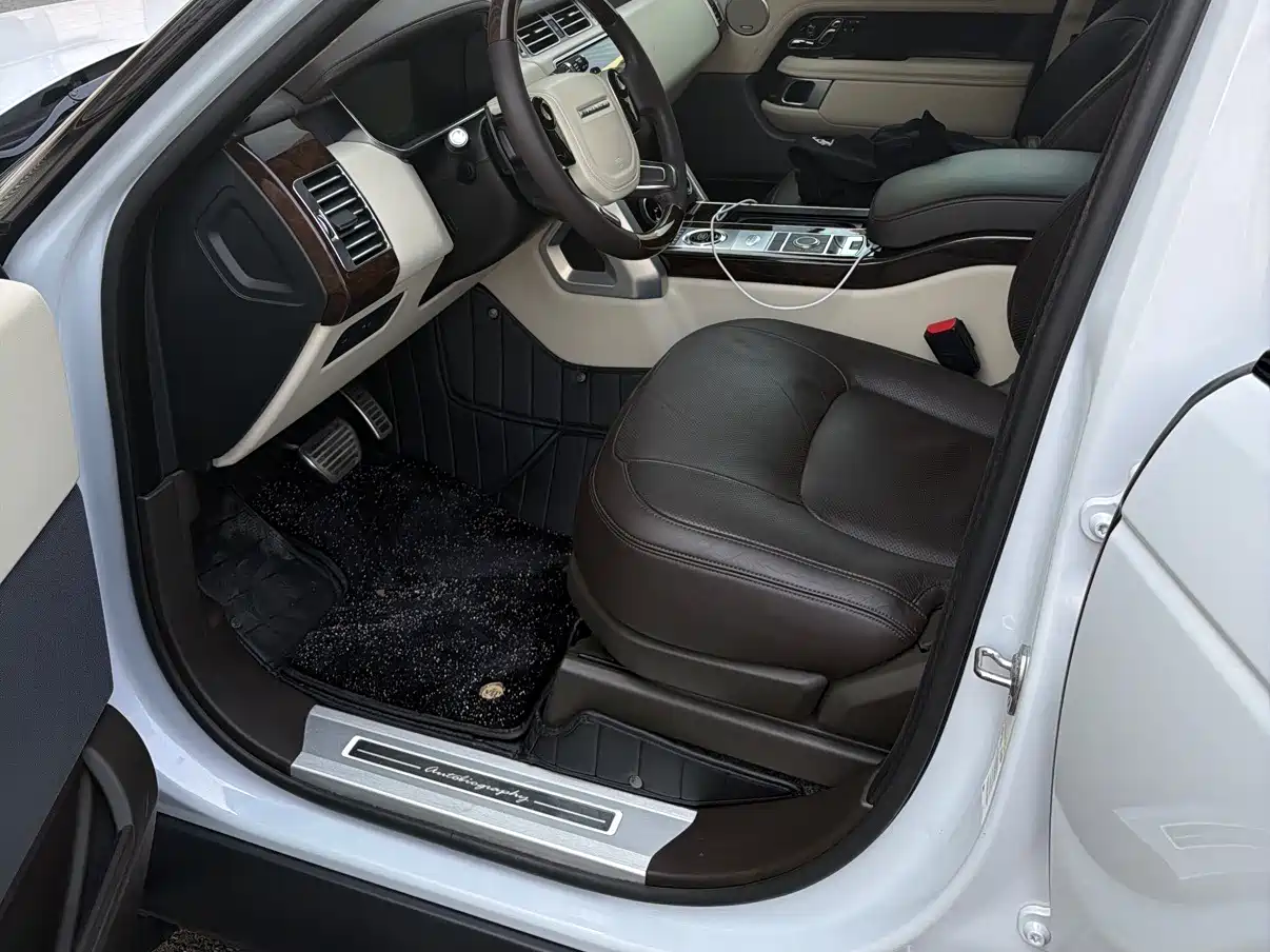 Land Rover Range Rover 2020 3.0 L6 Heritage Edition фото 9
