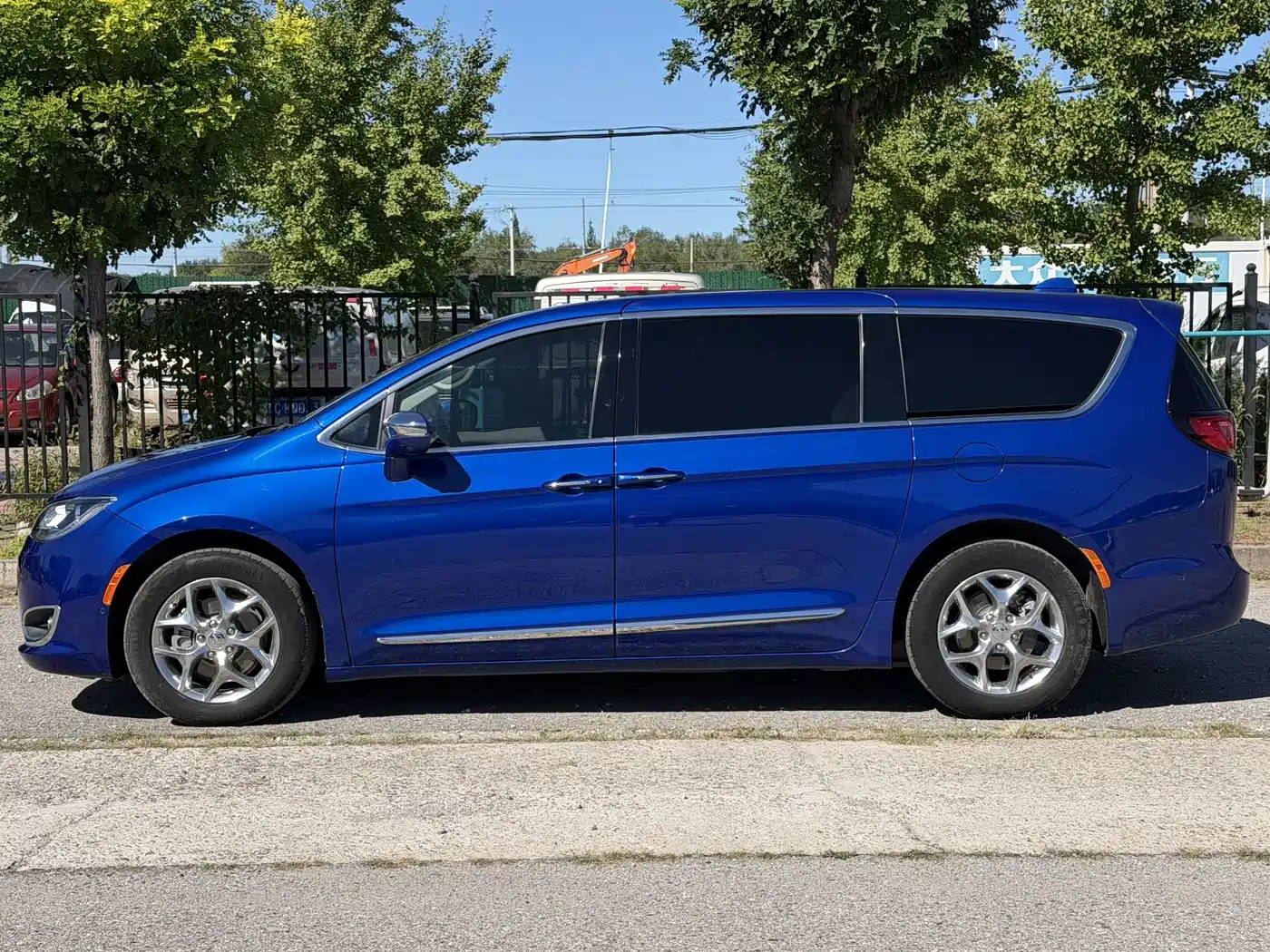 Chrysler Grand Voyager (Import) 2019 2017 3.6L Premium Edition