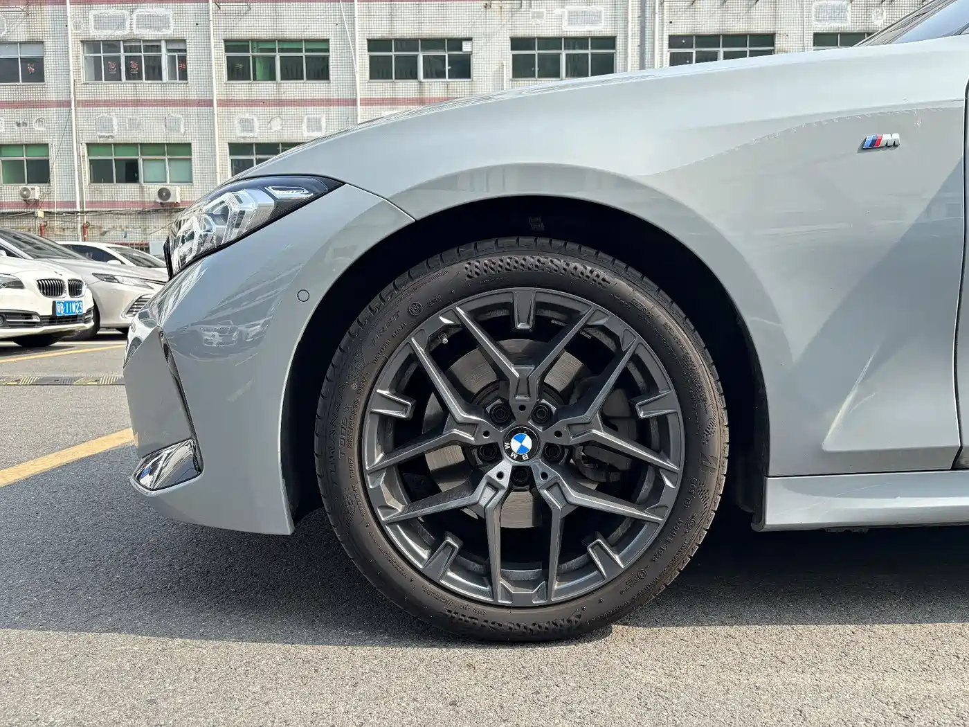 BMW 3 Series 2025 330Li M Sport Night Edition фото 8