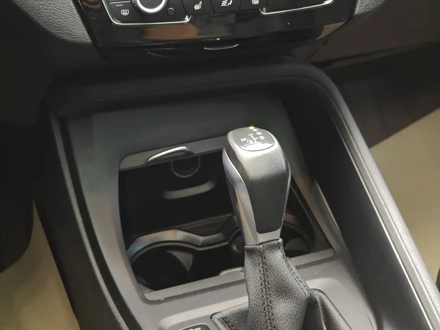 BMW X1 2016 sDrive18Li Premium Model фото 17