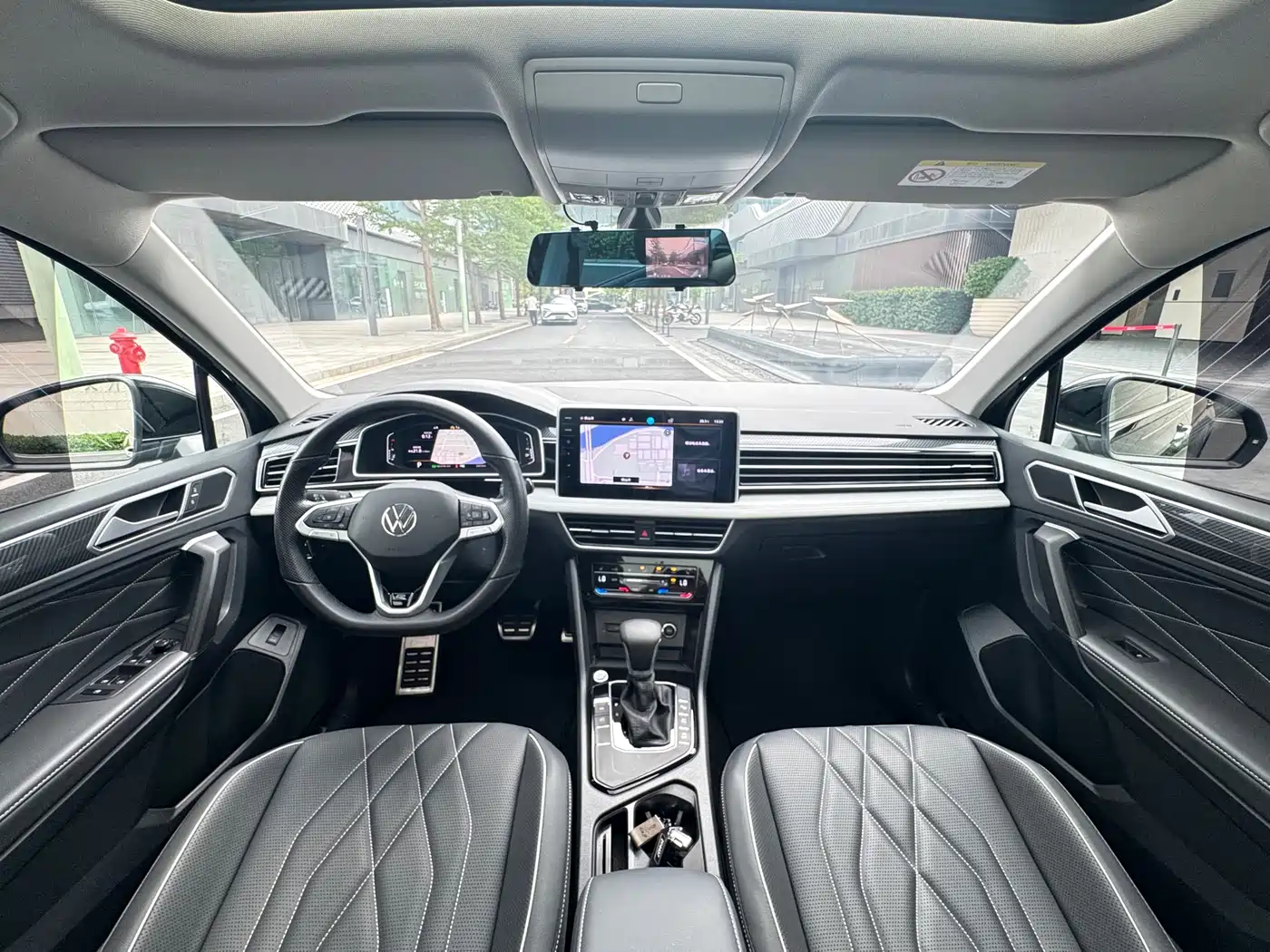 Volkswagen Tiguan L 2024 330TSI Automatic 2WD R-Line Premium Enjoyment Edition фото 14