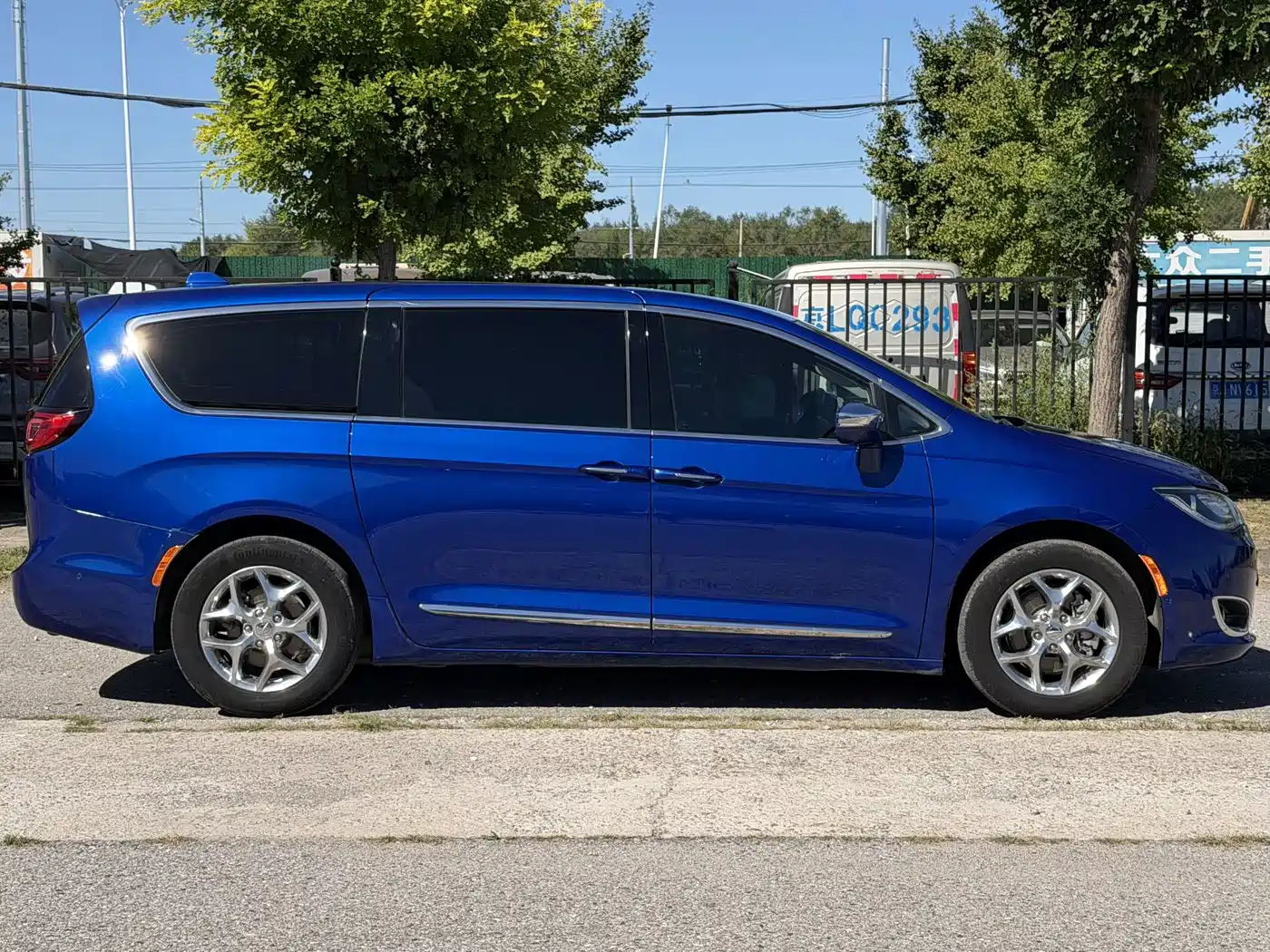 Chrysler Grand Voyager (Import) 2019 2017 3.6L Premium Edition