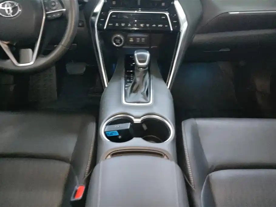 Toyota Venza 2022 2.0L CVT 2WD Premium фото 16