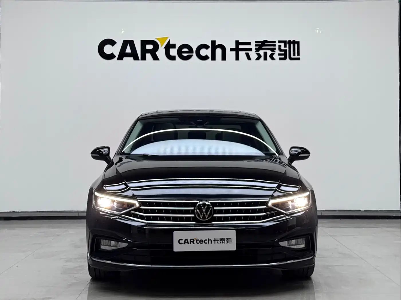 Volkswagen Magotan 2023 Model 2 Million Commemorative Edition 330TSI DSG Luxury фото 2