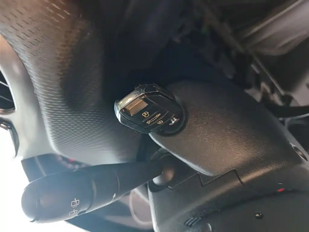 Peugeot 2008 2014 1.6L Automatic Fashion Edition фото 9