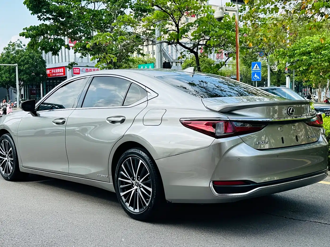 Lexus ES 2021 300h Luxury Edition фото 6