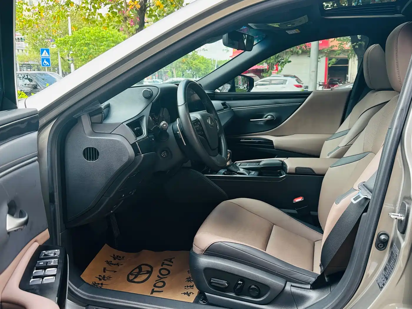 Lexus ES 2021 300h Luxury Edition фото 14