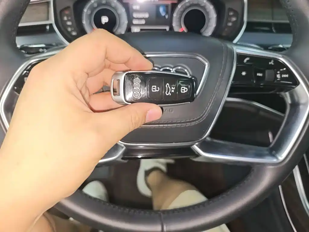 Photo 9 - Audi A8