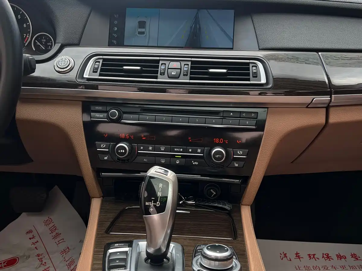 BMW 7 Series 2009 730Li Leading фото 12