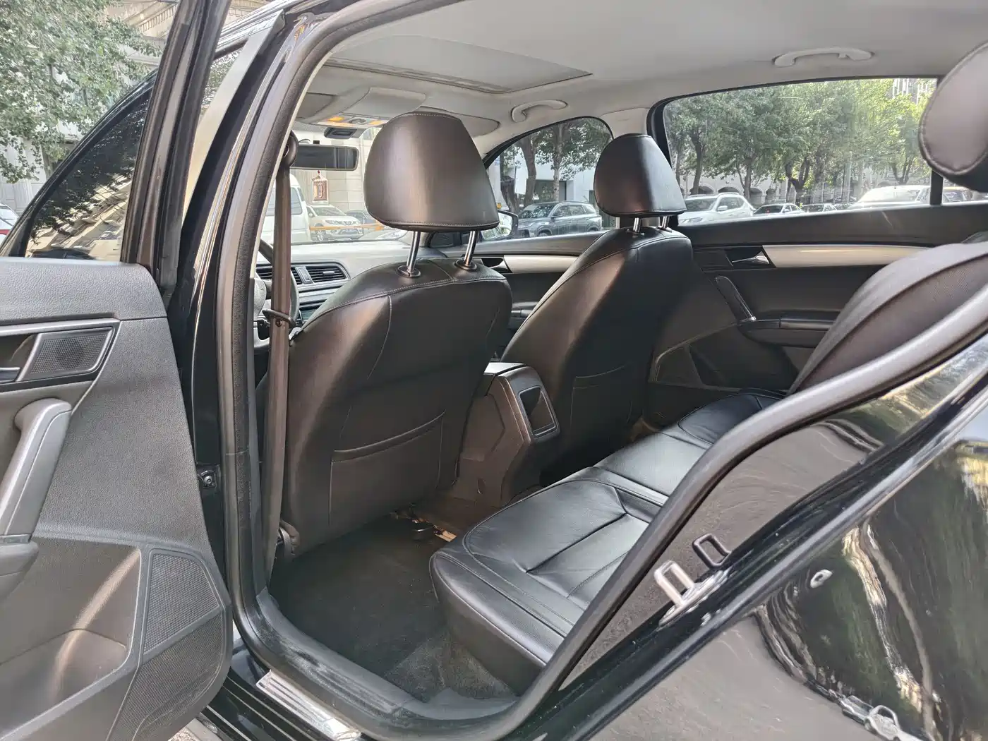 Volkswagen Lavida 2015 1.6L Manual Trend Edition фото 7