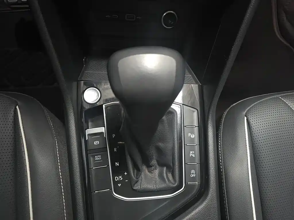Volkswagen Tiguan L 2023 330TSI Auto 2WD R-Line Premium Edition фото 10