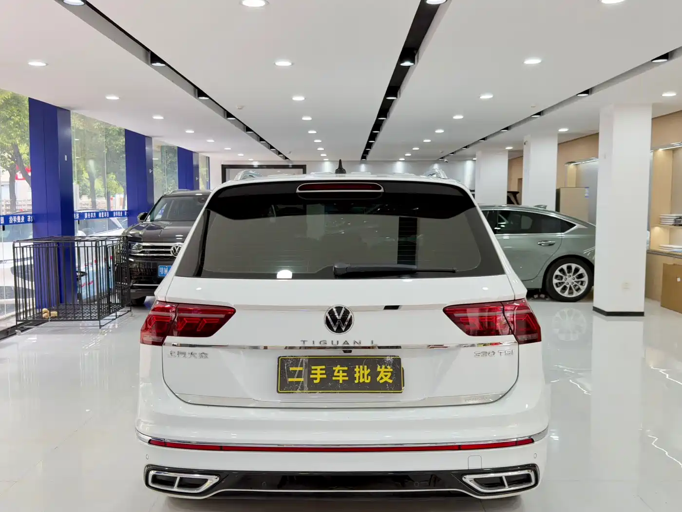 Volkswagen Tiguan L 2022 330TSI Auto 2WD R-Line Premium Edition фото 8