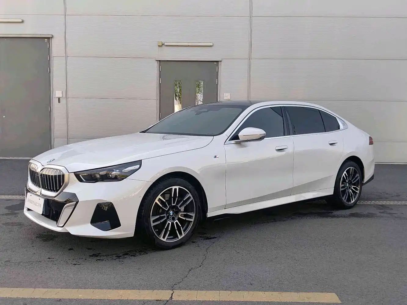 BMW 5 Series 2024 530Li Leading M Sport Package фото 13