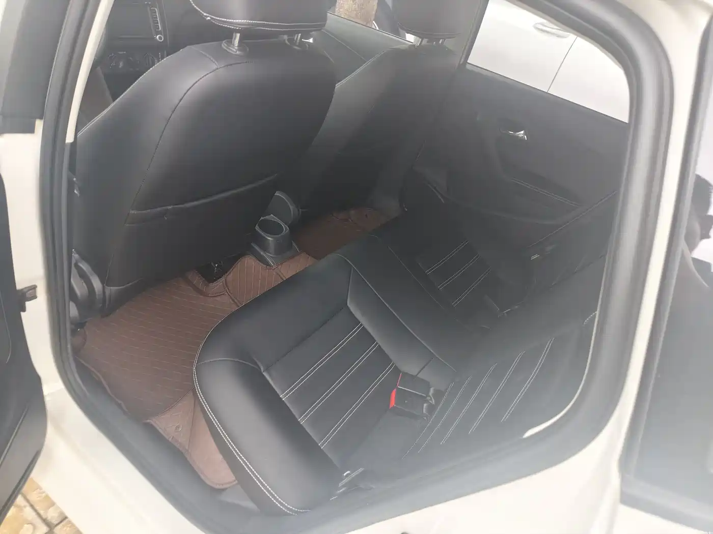 Volkswagen Polo 2016 1.4L Automatic Trend фото 6