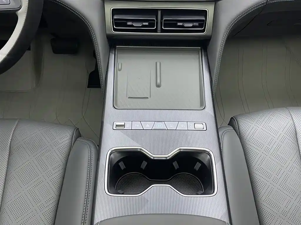BYD Song L DM-i 2026 DM-i Smart Edition 130KM Superior фото 21