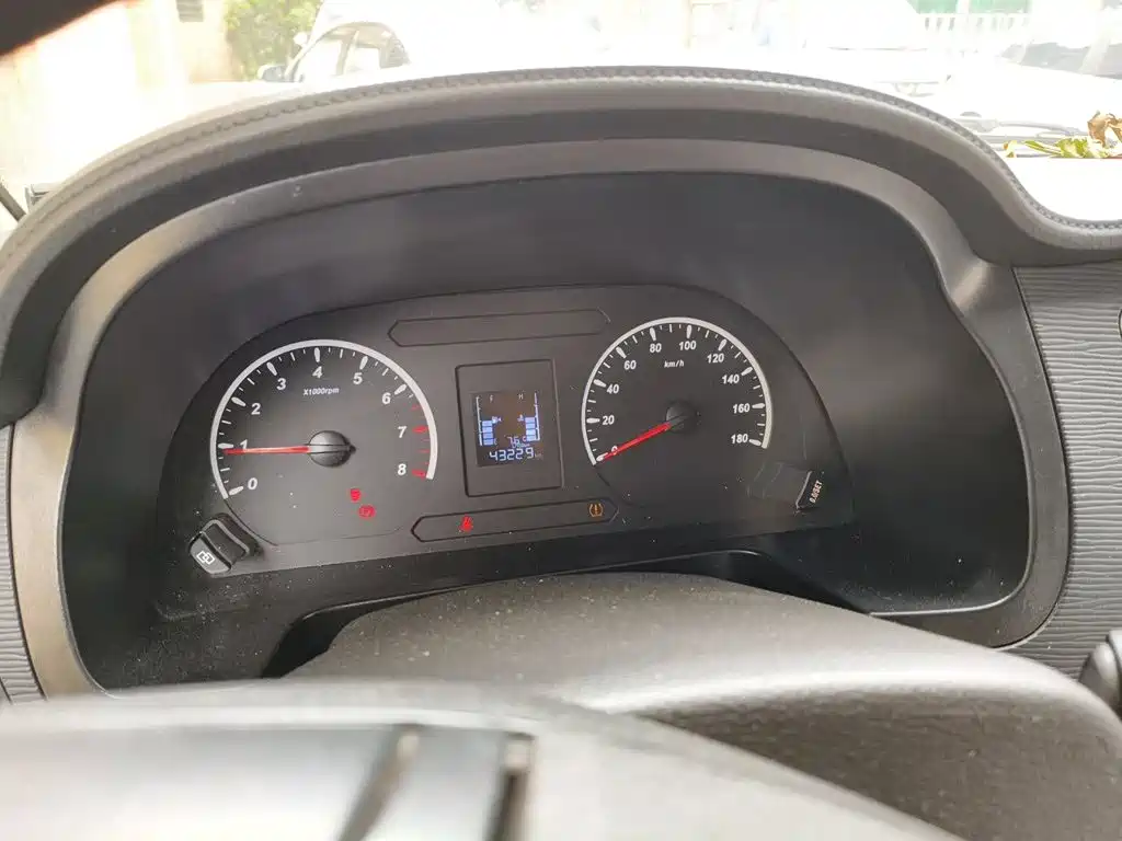 Dongfeng Fengxing Lingzhi 2025 2023 M5L 1.6L Base Model 5-Seater