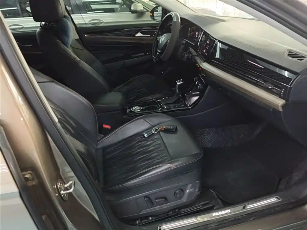 Volkswagen Passat 2019 Model 330TSI Luxury Edition China V фото 25