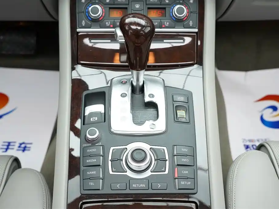 Audi A8 2009 Audi A8L 4.2 FSI quattro Premium фото 18
