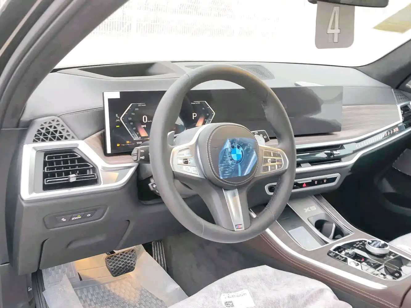 BMW X5 2025 Model xDrive 40Li M Sport Blackout Package фото 4