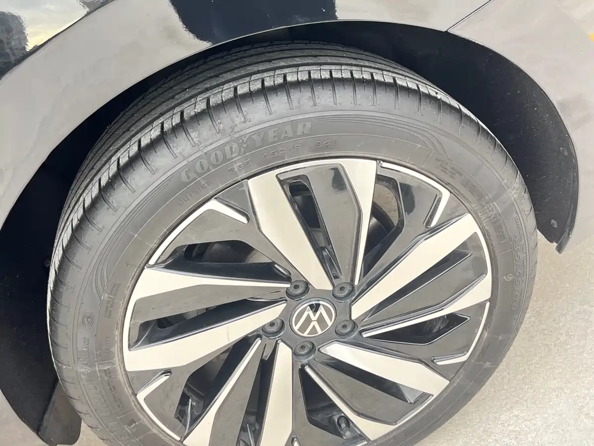 Volkswagen Passat 2023 330TSI Luxury Edition фото 11