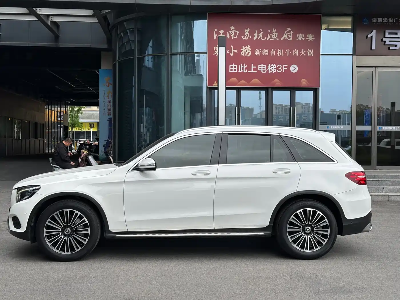 Mercedes-Benz GLC 2018 GLC 200 4MATIC фото 4