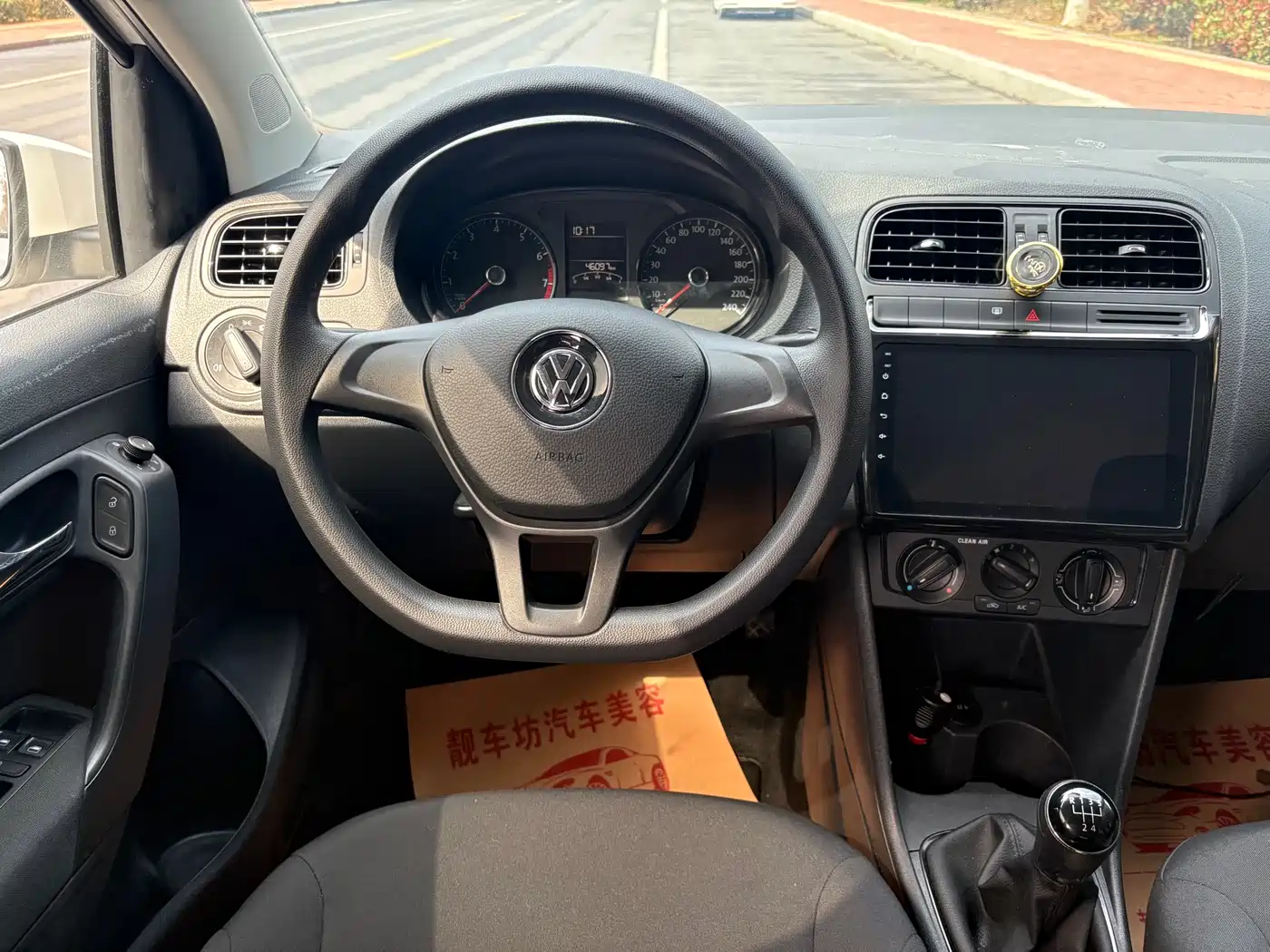 Volkswagen Polo 2016 1.4L Manual Trend фото 10