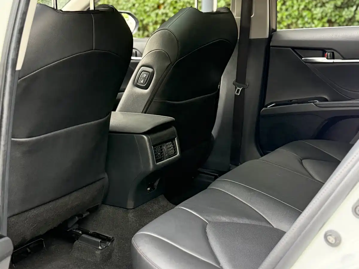 Toyota Camry 2023 2.5G Luxury Edition фото 10